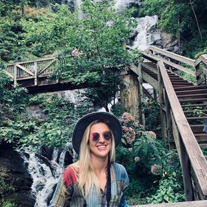 Meet your Posher, Elizabeth